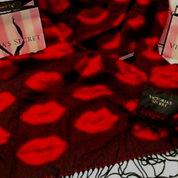 ♡SALE♡Victorias Secret Hot Lips Blanket Throw Limited Edition - Picture 3 of 16